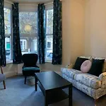 Very Large And Splendid Terrace House In London